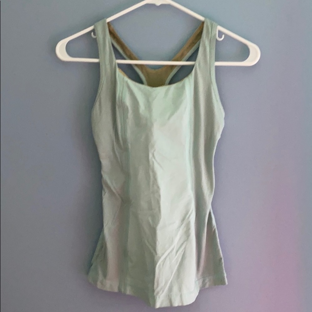 lululemon blue tank top sz.4 built in bra